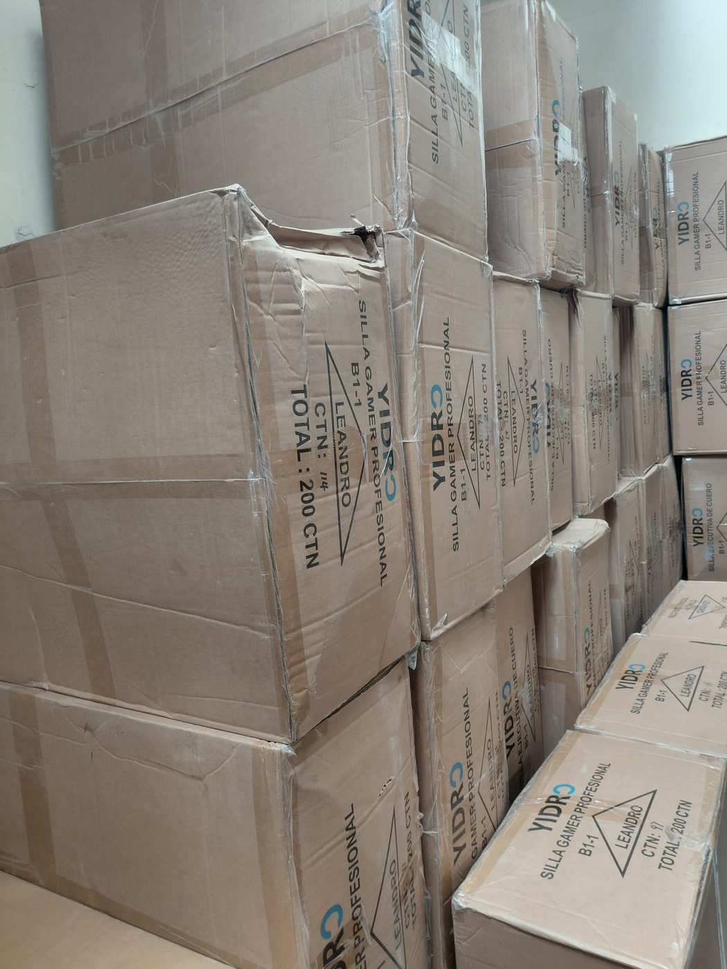 Cajas Silla Gamer Profesional YIDRO con marca propia en bodega de importación
